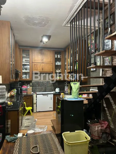 image RUMAH ELEGAN MODERN KLASIK DI SENGKALING MALANG (3)