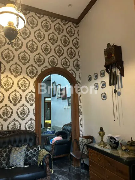 image RUMAH ELEGAN MODERN KLASIK DI SENGKALING MALANG (6)