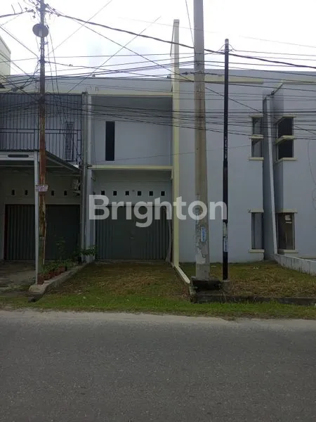 RUMAH KANTOR DI PINGGIR JALAN UNTUK USAHA