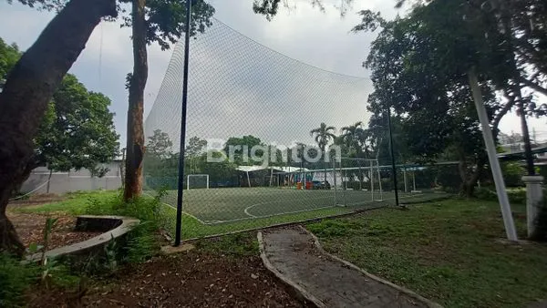image JUAL TANAH LUAS BONUS BANGUNAN PERMANEN,  KOLAM RENANG DAN LAPANGAN SEPAK BOLA DI DAERAH ELITE KEMANG TIMUR JAKARTA SELATAN. (5)