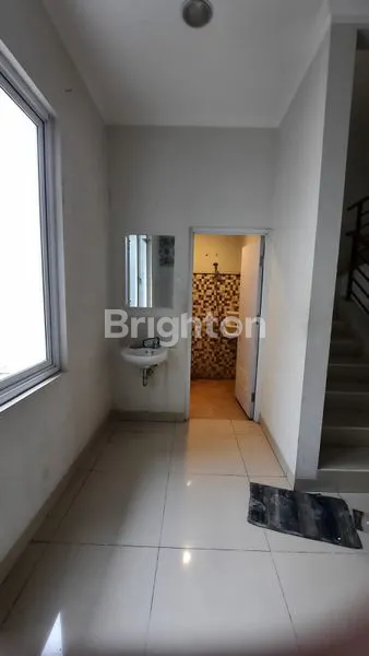 image DISEWAKAN RUKO 3 LANTAI DI KOTA WISATA CIBUBUR (5)