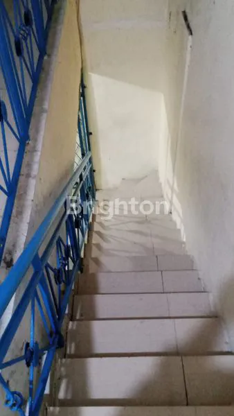 image RUMAH SIAP HUNI 3 LANTAI PADEMANGAN (3)