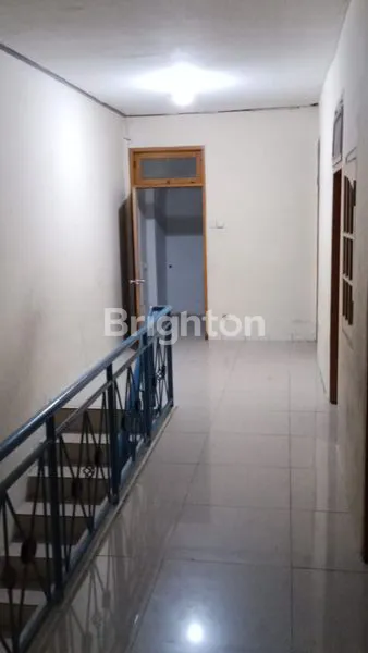 image RUMAH SIAP HUNI 3 LANTAI PADEMANGAN (5)