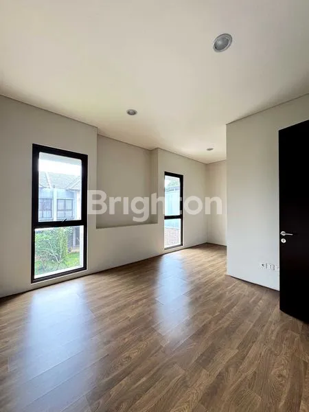 image HARGA TERMURAH! TURUN HARGA! RUMAH 2 LANTAI CLUSTER PRECIA LEBAR 10, BRAND NEW BELUM PERNAH DIHUNI, RAPIH SIAP MASUK, THE EMINENT, BSD (2)