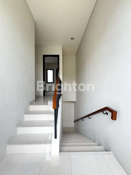 image HARGA TERMURAH! TURUN HARGA! RUMAH 2 LANTAI CLUSTER PRECIA LEBAR 10, BRAND NEW BELUM PERNAH DIHUNI, RAPIH SIAP MASUK, THE EMINENT, BSD (4)