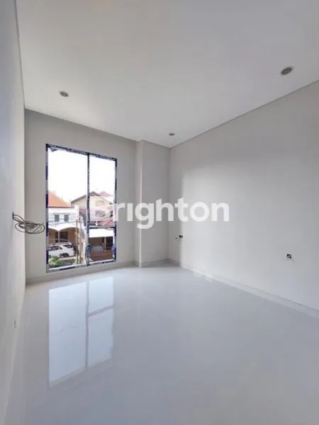 image RUMAH BARU GRESS ROW LEBAR DEKAT HR MUHAMMAD MADAME CHANG MINIMALIS MEWAH DARMO PERMAI SELATAN HOEK (4)