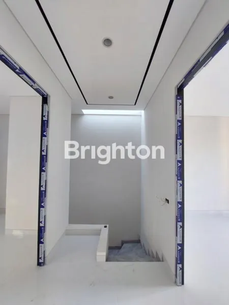 image RUMAH BARU GRESS ROW LEBAR DEKAT HR MUHAMMAD MADAME CHANG MINIMALIS MEWAH DARMO PERMAI SELATAN HOEK (7)