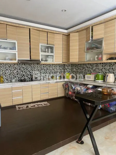 image RUMAH MEWAH DI LENGKAPI KOLAM RENANG DI GRIYA BIKIT JAYA (3)