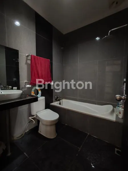 image RUMAH 2 LANTAI TERAWAT SIAP HUNI DI PONDOK NIRWANA WONOREJO PERMAI RUNGKUT SURABAYA TIMUR  (5)