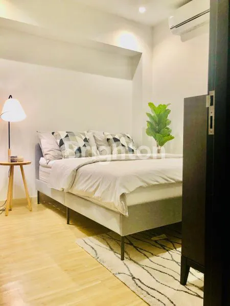 image APARTEMENT FULL FURNISHED CANTIK 1 BED ROOM BRANZ BSD, MEWAH DILINGKUNGAN PREMIUM,   FASILITAS KOMPLIT , FULLY FURNISHED  TINGGAL MASUK BAWA KOPER (3)