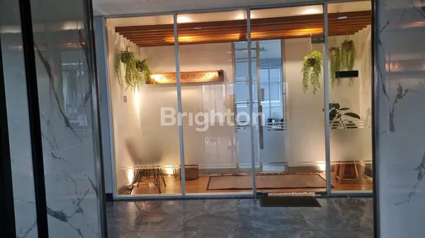 image SPECIAL PRICE OFFICE SPACE SANGAT STRATEGIS THE SMITH ALAM SUTERA  1 MENIT DARI PINTU TOL  MEWAH, BRAND NEW,  PREMIUM  SPOT DEPAN LIFT .FULL FURNISHED . VERY SPECIAL PRICE (1)