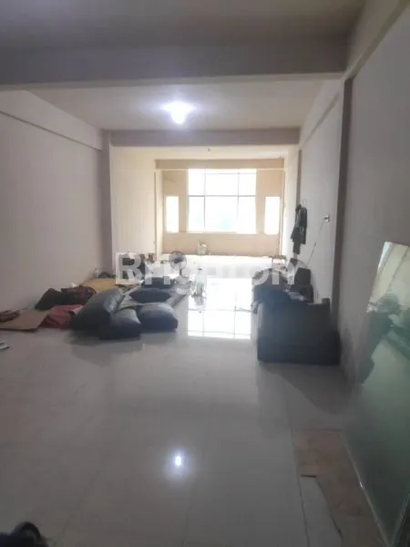 image RUKO 4.5 LANTAI PENGAMPON SQUARE HADAP JALAN RAYA (5)