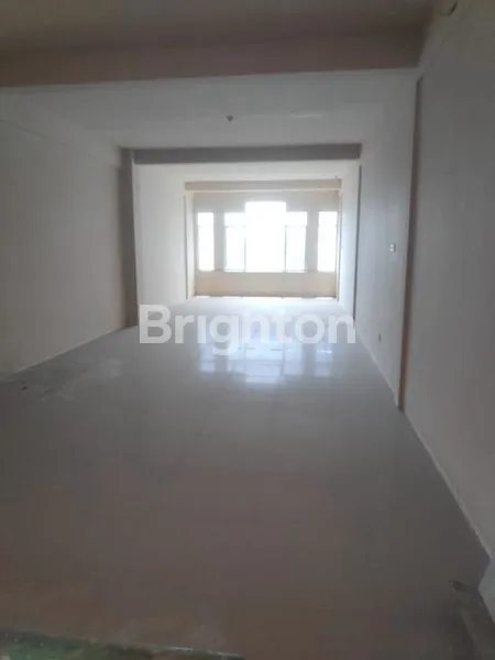 image RUKO 4.5 LANTAI PENGAMPON SQUARE HADAP JALAN RAYA (7)