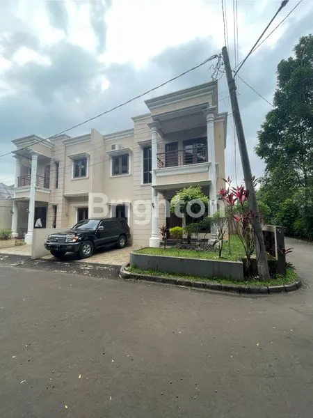 image RUMAH CANTIK 2 LANTAI, LUAS TANAH 152 M, KAMAR TIDUR 3+1, SHM DI JATIKARYA CIBUBUR, DEKAT MALL, RUMAH SAKIT, DAN 2 PINTU TOLL (2)