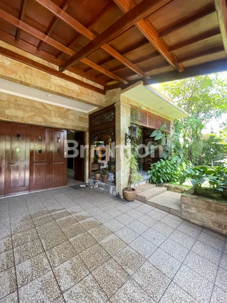 image RUMAH CANTIK MODERN ETHNIC DEKAT PINTU TOLL DALAM KOMPLEK BUKIT CINERE INDAH DEPOK (1)