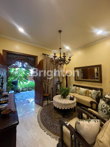 image RUMAH CANTIK MODERN ETHNIC DEKAT PINTU TOLL DALAM KOMPLEK BUKIT CINERE INDAH DEPOK (3)