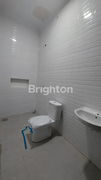 image RUMAH BARU GRESS 2 LANTAI MINIMALIS MODERN LEBAR 7 LOKASI MENARIK DI RUNGKUT MERR SURABAYA (5)