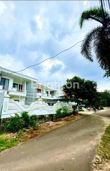 RUMAH MEWAH DAN   BESAR DI MERUYA, JAKARTA BARAT
