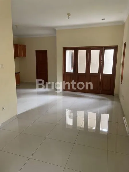 image RUMAH BARU 2 LANTAI, LUAS BANGUNAN 219 M, KAMAR TIDUR 3+1, SHM, DI JATIKARYA CIBUBUR, BEBAS BANJIR, DEKAT RS, MAL DAN DIAPIT 2 PINTU TOLL (3)