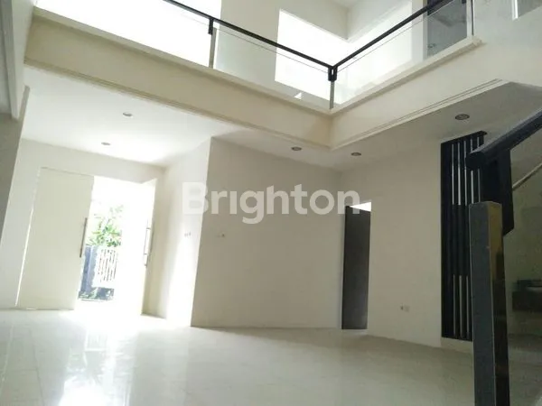 image RUMAH NGINDEN INTAN MINIM RENOV DEKAT MANYAR TIRTOASRI, MANYAR TIRTOMOYO, MANYAR TIRTOYOSO, MANYAR INDAH, MANYAR KARTIKA, MANYAR REJO, KLAMPIS INDAH, KLAMPIS ANOM, MANYAR KERTOADI (3)