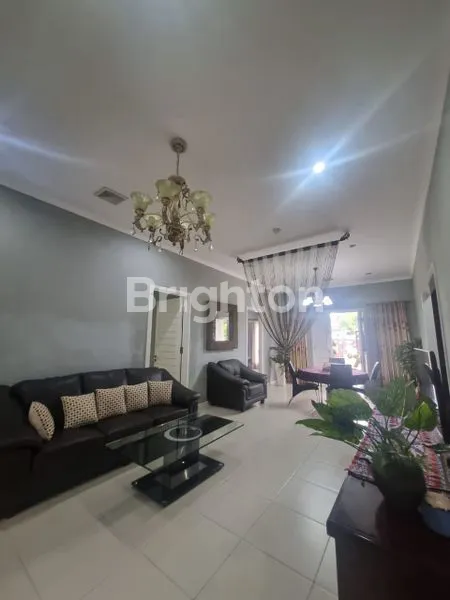 image DIJUAL RUMAH BESAR DAN MEWAH DENGAN KOLAM RENANG SEMIFURNISH LOKASI DALAM PERUMAHAN WIKA AMAN NYAMAN HARGA NEGO (2)