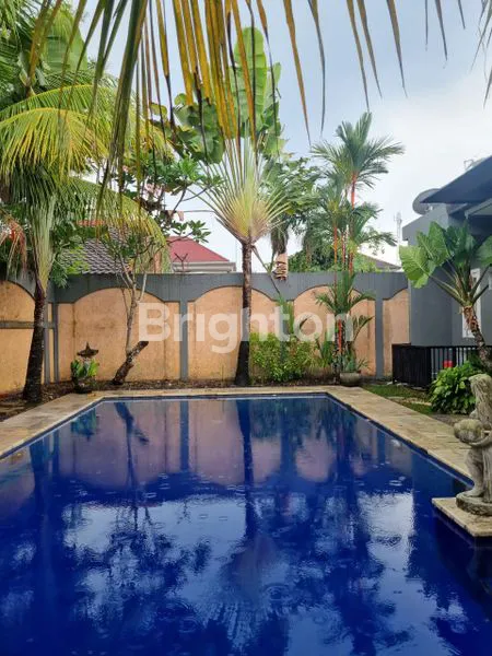 image DIJUAL RUMAH BESAR DAN MEWAH DENGAN KOLAM RENANG SEMIFURNISH LOKASI DALAM PERUMAHAN WIKA AMAN NYAMAN HARGA NEGO (8)