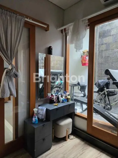 image RUMAH SEMI VILLA NYAMAN 1 LANTAI DENGAN 2 KAMAR TIDUR FULLY FURNISHED DI KAWASAN YANG TENANG & HIJAU DI BUDUK, LOKASI PRIMA HANYA 10 MENIT KE CANGGU (4)