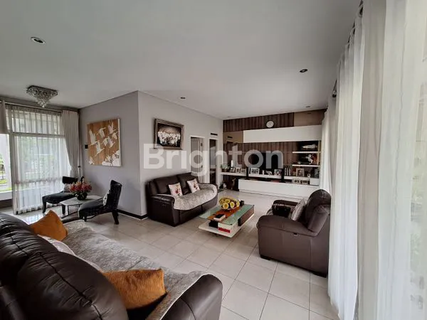 image RUMAH MEWAH FULL FURNISH ASRI SIAP HUNI DI KOTABARU PARAHYANGAN (2)