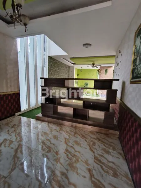 image RUMAH 2 LANTAI POJOK SIAP HUNI SEMI FURNISH (1)