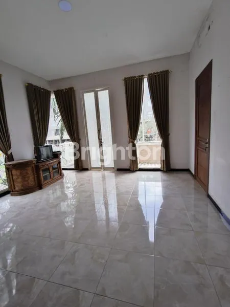 image RUMAH 2 LANTAI POJOK SIAP HUNI SEMI FURNISH (7)