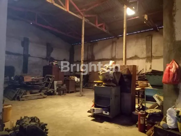 image TEMPAT USAHA TENGAH KOTA CARUBAN (2)