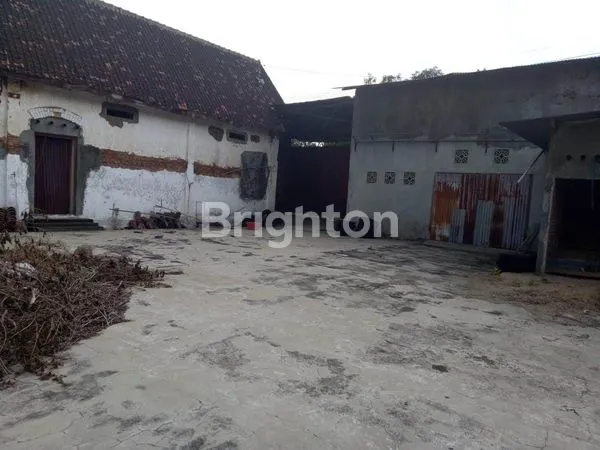 image TEMPAT USAHA TENGAH KOTA CARUBAN (4)