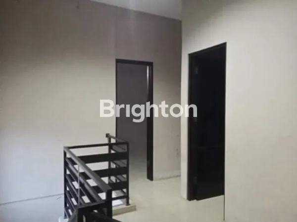 image RUMAH 2,5 LANTAI SIAP HUNI  PERUMAHAN BERINGIN (3)