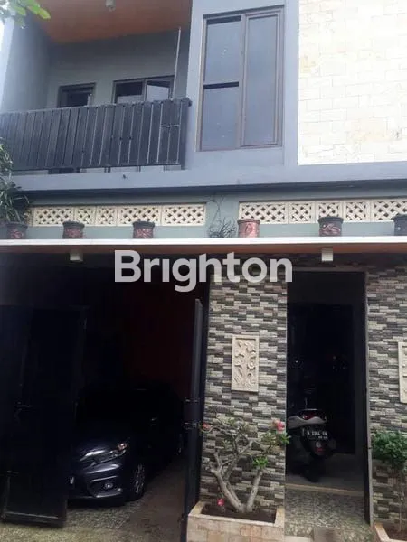 image RUMAH 2,5 LANTAI SIAP HUNI  PERUMAHAN BERINGIN (1)