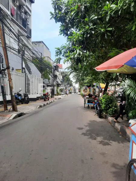 image RUMAH TUA DI TANJUNG DUREN DEKAT AREA KAMPUS (3)