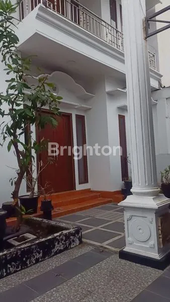 image RUMAH LUX 2LANTAI SEMI FURNISHED TENGAH KOTA KEDIRI (2)