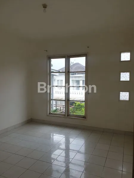 image DISEWAKAN RUMAH 2 LANTAI DI KOTA WISATA CIBUBUR (5)