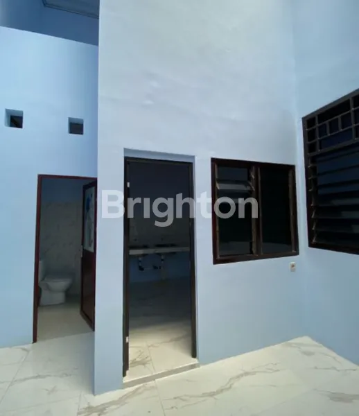 image RUMAH BANGUNAN MASIH BAGUS SIAP HUNI KARANG EMPAT DEKAT TAMBAKSARI BRONGGALAN KALIJUDAN MERR KAPASAN (5)