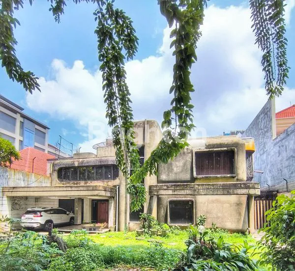 RUMAH RAYA DARMO PUSAT KOTA SURABAYA LOKASI PREMIUM DEKAT BUNGKUL