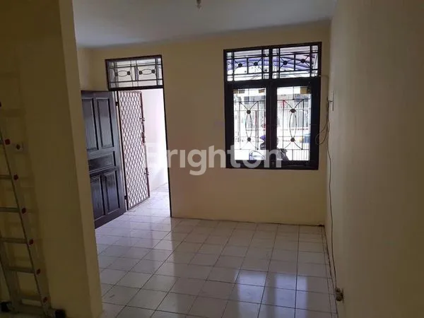 image TURUN HARGA RUMAH 2 LANTAI DI TAMAN PALEM LESTARI, CENGKARENG (2)