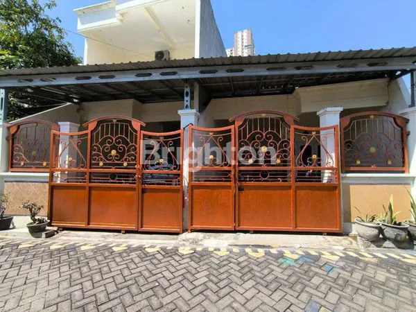 image DIJUAL RUMAH MURAH STRATEGIS FULL FURNISHED SIAP PAKAI DEKAT GALAXY MALL DAERAH KALIJUDAN MULYOREJO (1)