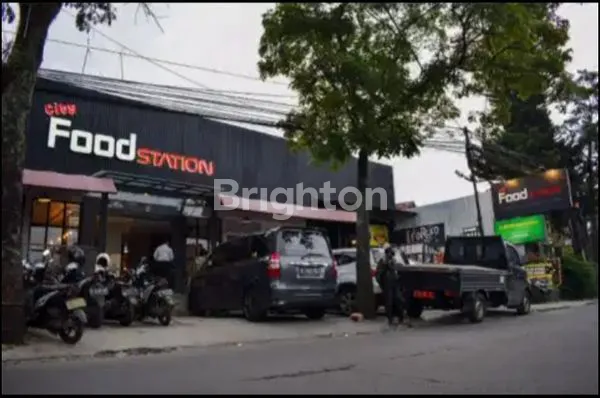 RUANG USAHA LOKASI STRATEGIS DI KAWASAN KULINER DAN BISNIS