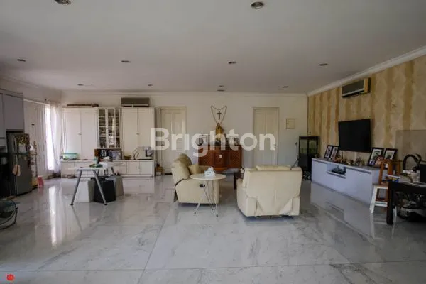 image RUMAH MEWAH SIAP HUNI , TAMAN KEBUN JERUK. INTERCON. KEBUN JERUK JAKARTA BARAT (6)