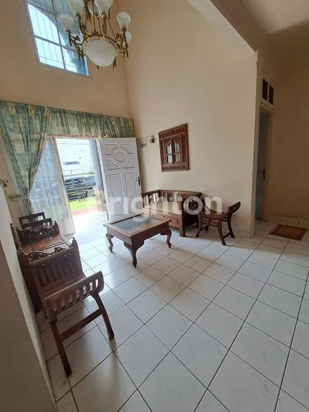 image RUMAH SULTAN DI BALIKPAPAN BARU (6)