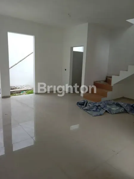 image RUMAH TRIMAS REGENCY DEKAT CITRALAND, PAKUWON, DARMO, WIYUNG, LONTAR (5)