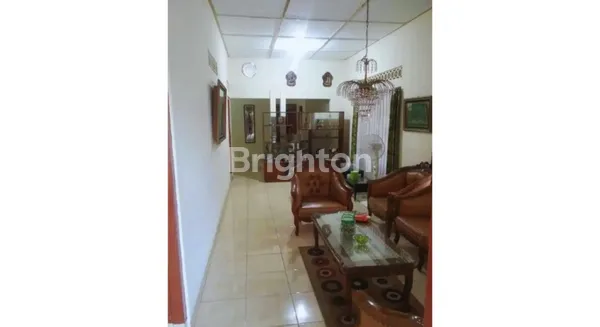 image RUMAH BESAR MUAT PARKIR 6 MOBIL PERCETAKAN NEGARA (2)