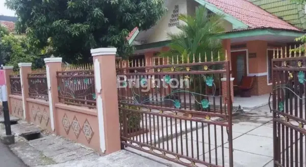 image RUMAH BESAR MUAT PARKIR 6 MOBIL PERCETAKAN NEGARA (8)