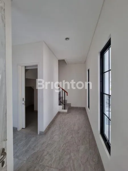 image RUMAH DOUBLE DEKKER 4+1KT LAVON 2 CLUSTER MARGONITE SIAP HUNI (2)