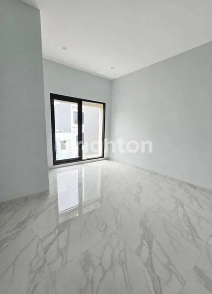 image RUMAH BARU DURI KEPA 5X20 SIAP HUNI HADAP SELATAN DI TANJUNG DUREN (2)