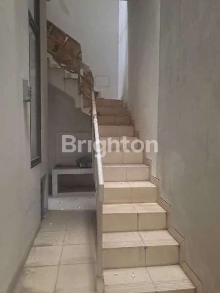 image RUMAH BAGUS DAN MEWAH 2 LANTAI KARTINI (3)